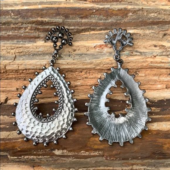 Earrings - Picture 2 of 3